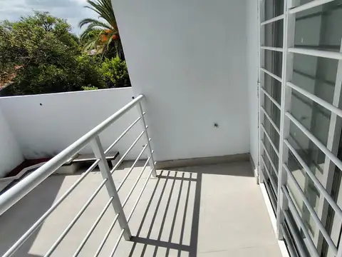 Depto Tipo Casa 3 ambientes con 2 baños