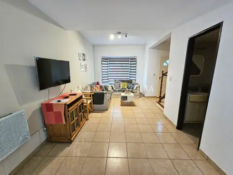 Depto Tipo Casa en Alquiler de 4 ambientes