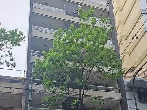 VENTA – PENTHOUSE 2 AMBIENTES CON GRAN TERRAZA PROPIA – 100 m² – APTO PROFESIONAL