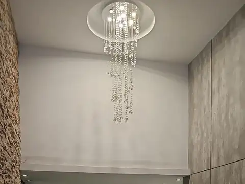 Malvinas 200, Piso 8