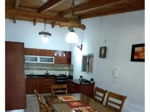 Casa 5 ambientes con 2 baños
