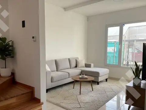 En Venta, Duplex de 2 Dormitorios, Bº La Casona II, Plottier