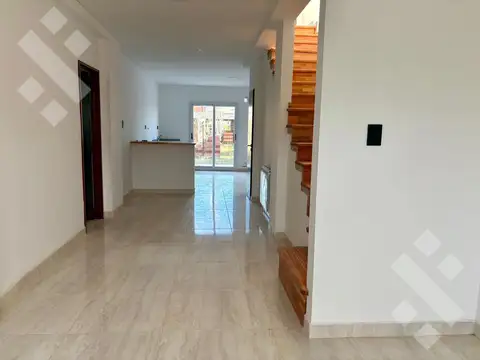 Depto Tipo Casa en Venta con 1 cocheras