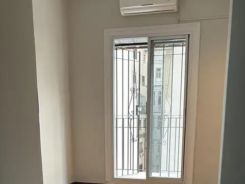 Departamento amb con balcón piso 6 excelente