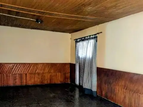 Casa 7 ambientes con 2 baños