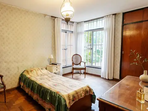 Casa 8 ambientes con 3 baños