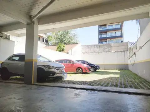 Se escucha oferta  Cochera, fija, Semicubierta en Villa Luro