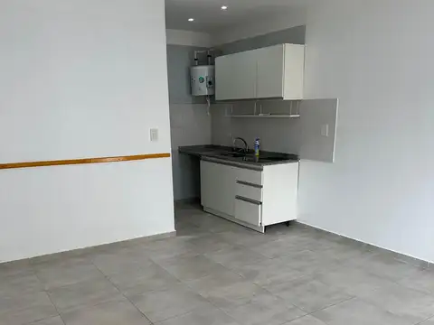 Departamento en Alquiler en Lomas Del Mirador, $ 350.000