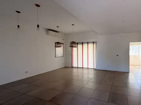 Casa 4 ambientes con 3 baños