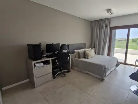 Au Dr. Ricardo Balbín km 31.5, Guillermo Enrique Hudson, Berazategui