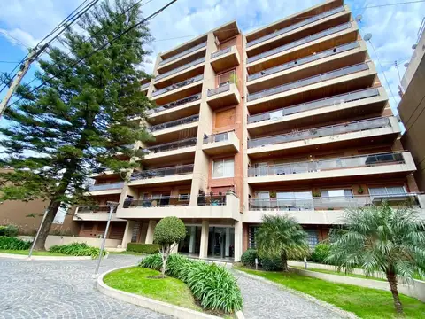 Departamento 2 ambientes tipo dúplex en excelente ubicación.