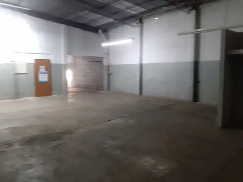 Galpon con Local en Lote Propio
