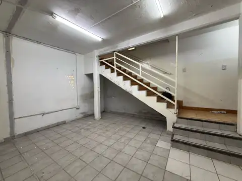 Casa 8 ambientes con 4 baños