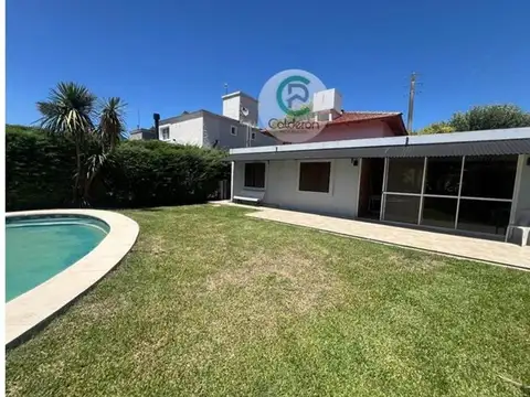 Casa en Venta con 3 cocheras