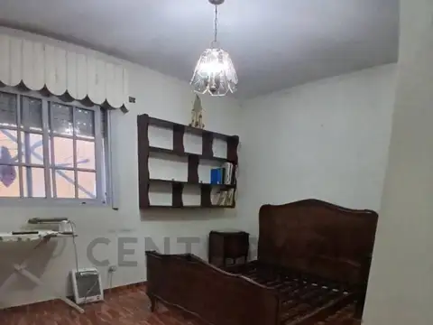 889 3600, Piso 0
