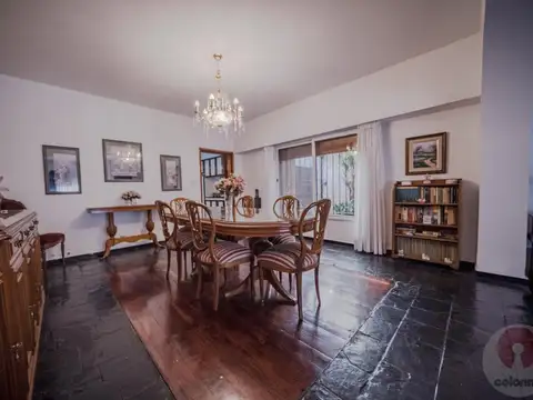 Casa en venta con pileta y quincho