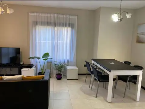 DEPARTAMENTO 3 AMBIENTES AL FRENTE CON BALCON Y PARRILLA.