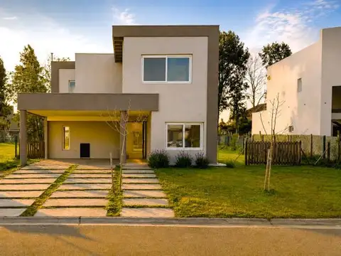 Venta | CASA 5 AMBIENTES A ESTRENAR | Santa Ana, Villanueva | Climatización central | Pileta