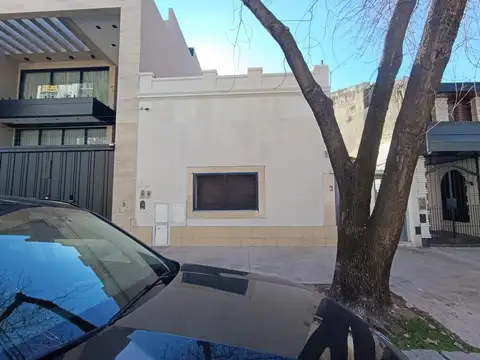 ph tipo casa de 3 amb y medio al frente con patio sin expens