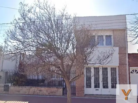 Casa en venta - 4 Dormitorios 2 Baños - Río Cuarto