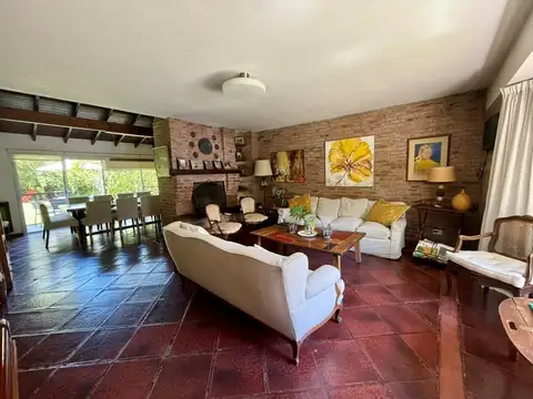Casa 6 ambientes con 3 baños