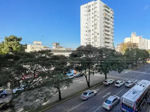Av Maipu 3228, entre Ramon Castro y Acassuso