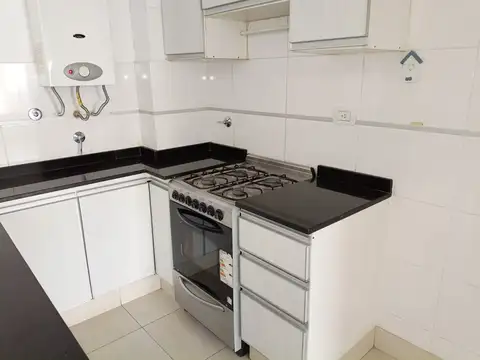 Dpto. 2 amb con Bcón al Fte. 50M2 totales. Apto Profesional. Excelente Estado. Ubicación excepcional.