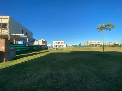 Puertos Del Lago, 100