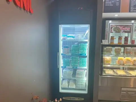 Fondo comercial. Casa de pastas en centro comercial