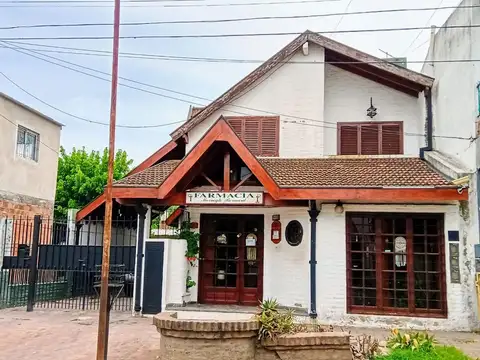 CASA CON LOCAL EN MORENO