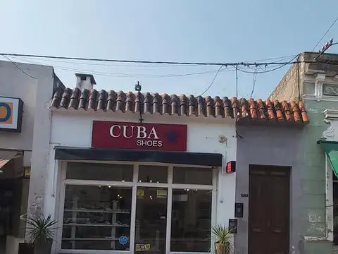 Casa en  céntrica con local