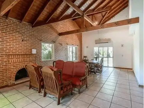 Casa 6 ambientes con 4 baños