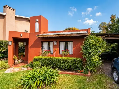 Casa en Barrio Privado La Frizia con Pileta