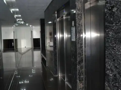 Oficina 3 ambientes con 4 baños