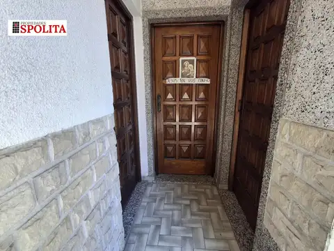 Casa 6 ambientes con 2 baños