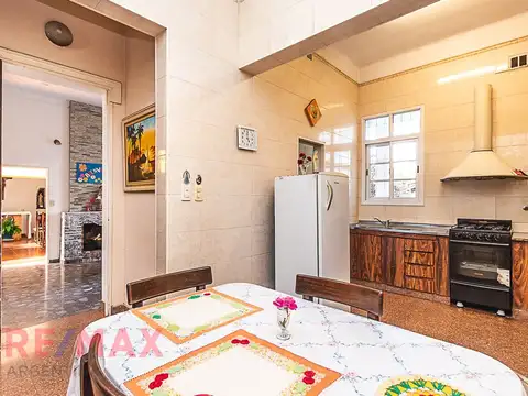 Casa 5 ambientes con 8 baños