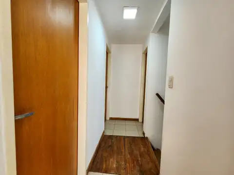 VENTA  CASA TIPO DUPLEX 4 AMB MORENO CENTRO.