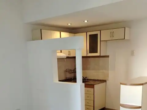 DEPARTAMENTO DE 2 AMB AL FRENTE CON BALCÓN
