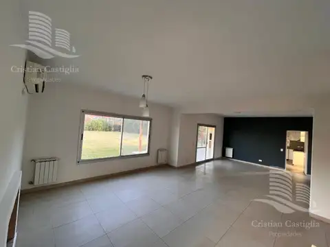 Casa 4 ambientes con 3 baños