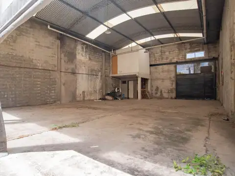 VENTA GALPON DEPOSITO EN RAMOS MEJIA 240 MTS