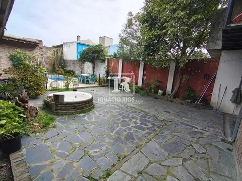 Casa en Venta con 2 cocheras