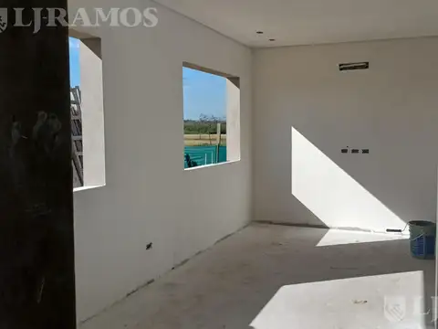 Casa 5 ambientes con 4 baños