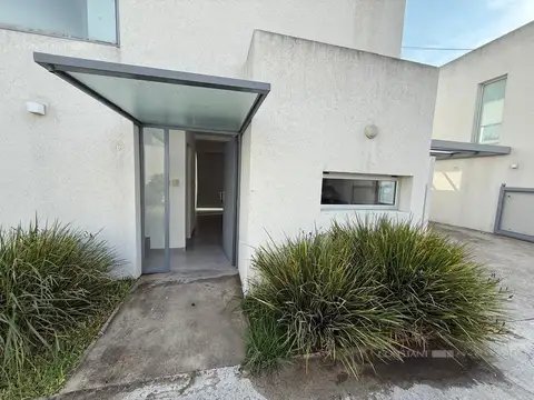Duplex en alquiler 2 dormitorios con cochera en City Bell