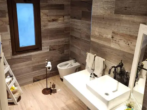 Casa 6 ambientes con 4 baños