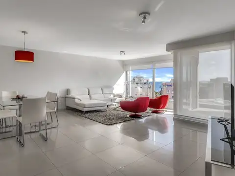 Departamento en Alquiler en Playa Mansa, USD 2.200