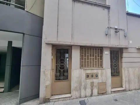 Casa antigua uso comercial Moreno 43