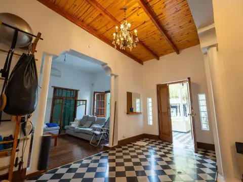 VENTA CASA 2 DORMITORIOS CON PILETA-BARRIO ALBERDI