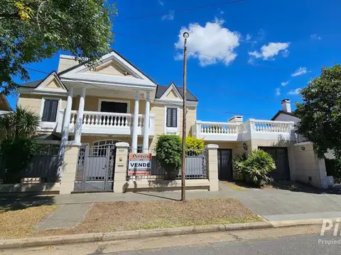 Pasaje Velazquez (e/ Bv. Ferrari y Mitre)