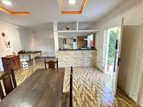 Casa 5 ambientes con 2 baños