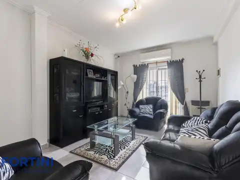 Depto Tipo Casa 3 ambientes con 2 baños
